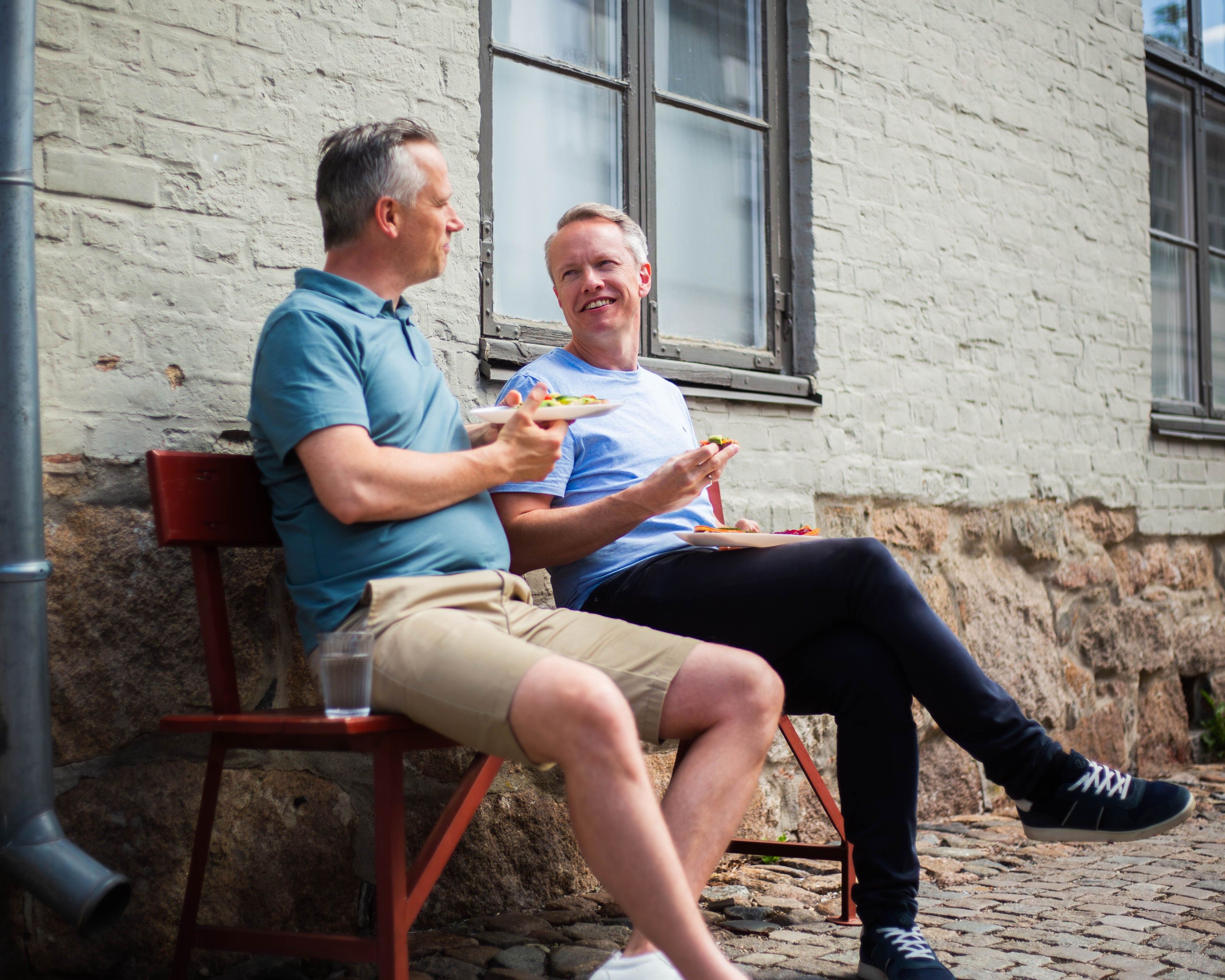 Frontkom-kolleger utendørs i Gamlebyen